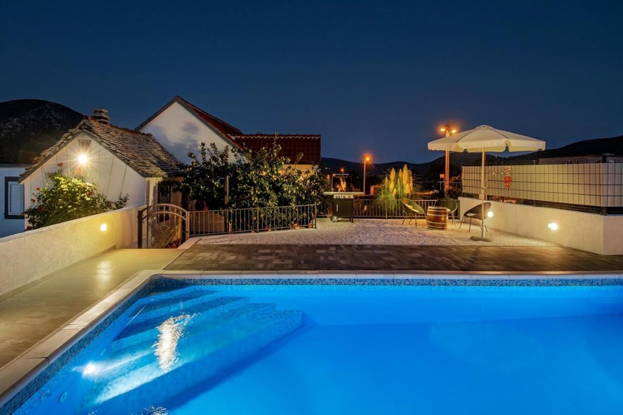 Vila House Camellia With Fenced Pool And Playground Blizna Donja Exteriér fotografie