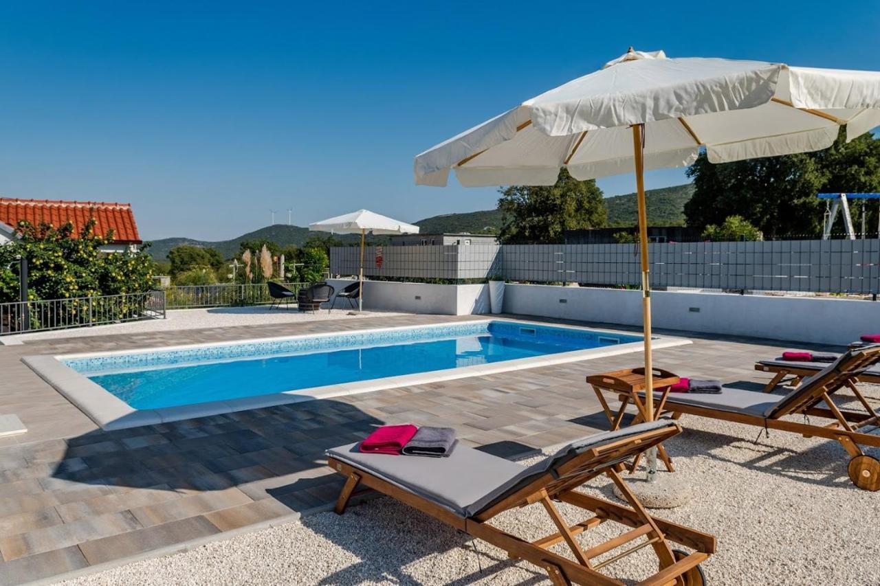 Vila House Camellia With Fenced Pool And Playground Blizna Donja Exteriér fotografie