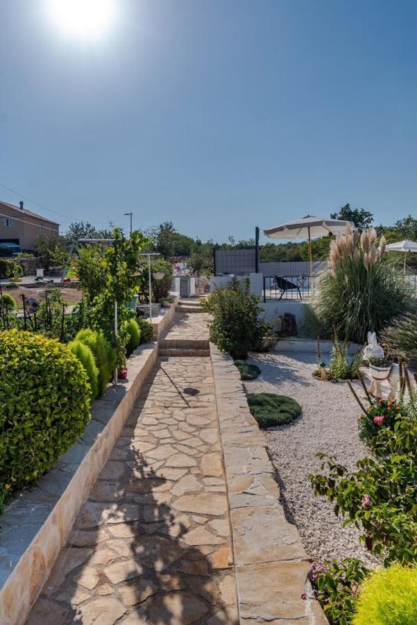 Vila House Camellia With Fenced Pool And Playground Blizna Donja Exteriér fotografie