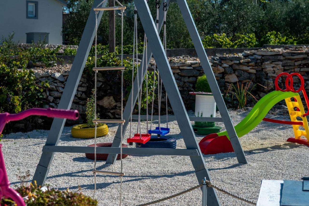 Vila House Camellia With Fenced Pool And Playground Blizna Donja Exteriér fotografie