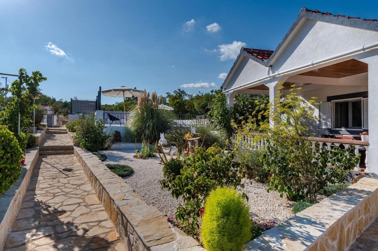 Vila House Camellia With Fenced Pool And Playground Blizna Donja Exteriér fotografie