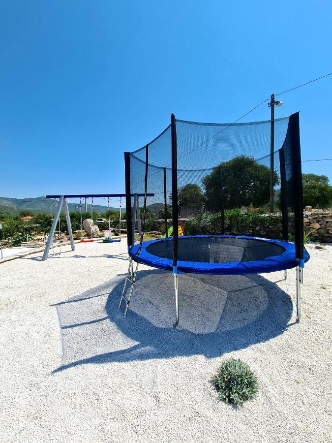 Vila House Camellia With Fenced Pool And Playground Blizna Donja Exteriér fotografie