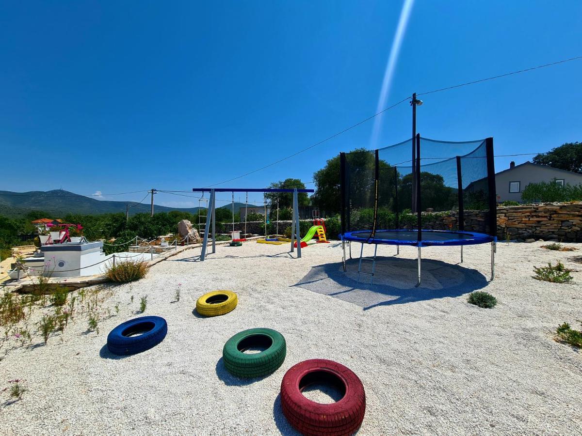 Vila House Camellia With Fenced Pool And Playground Blizna Donja Exteriér fotografie